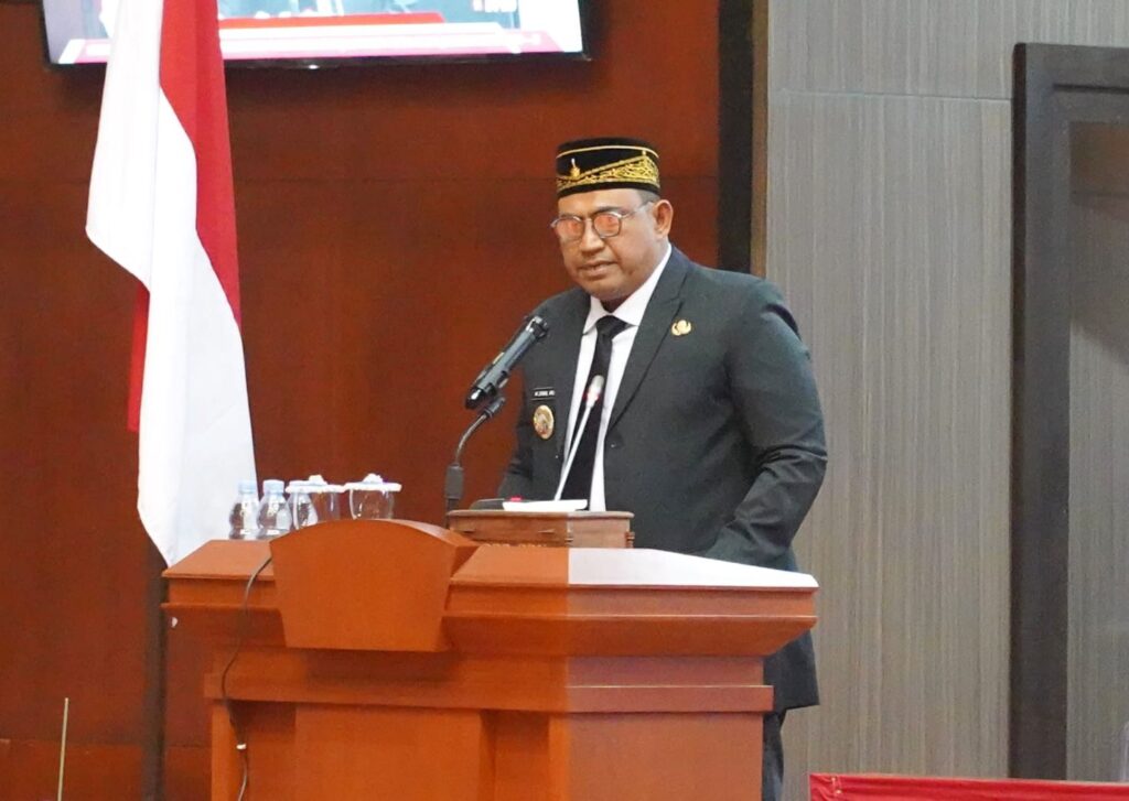 Pelantikan Pimpinan DPRD PPU, Zainal Arifin Berikan Selamat media satu kaltim