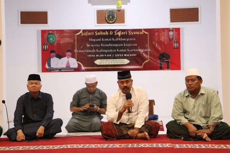 Edi Damansyah Serahkan Bantuan Hibah Rp 250 Juta