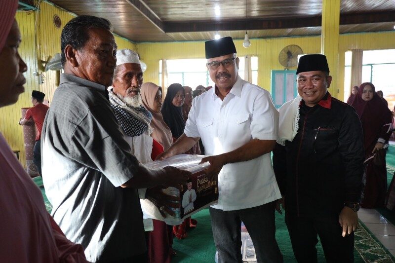 Bupati Edi Damansyah Resmikan Listrik Komunal Desa Tani Baru di Kecamatan Anggana