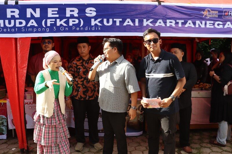 Wabup Rendi Solihin Buka Takjil War Perdana di Kukar Kelurahan Sukarame