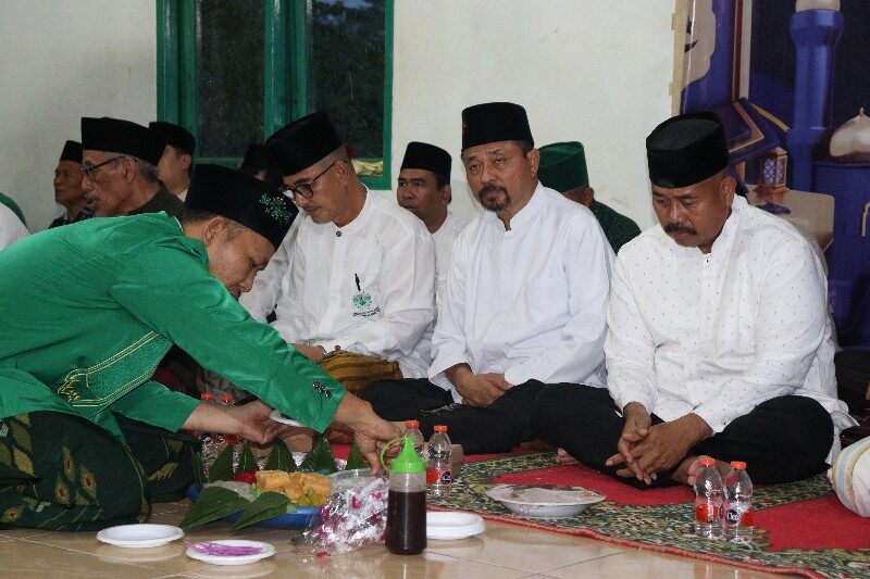 Bupati Edi Damansyah Silaturahmi Dengan Masyarakat dan Santri