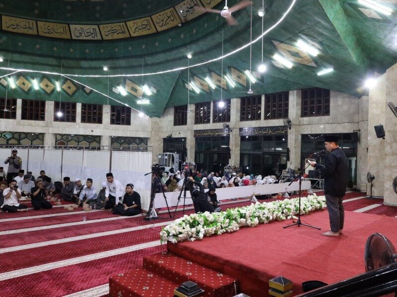 Kabag Kesra Dendi Irwan Fahriza Hadiri Peringatan Nuzulul Quran 1446 H di Tenggarong