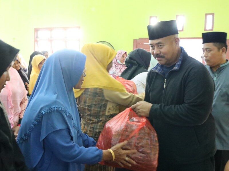 Rapak Lambur Terima Bantuan Sarana Prasarana Peribadatan