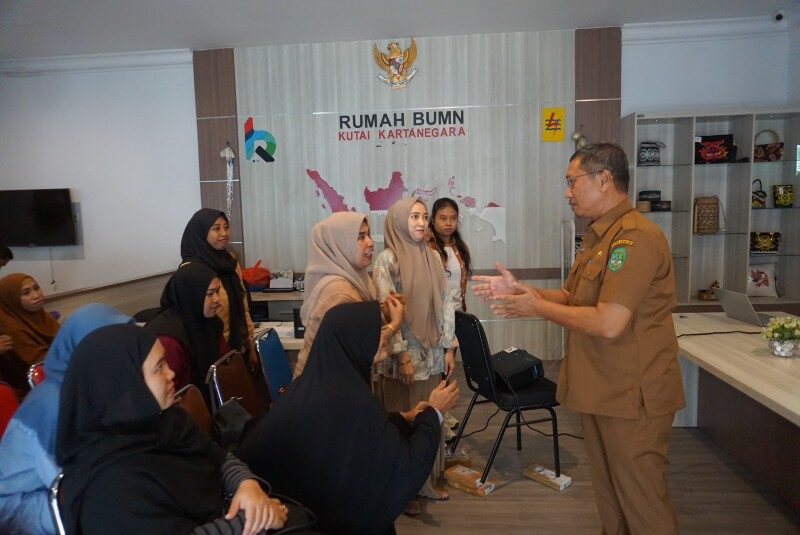 UMKM Sebulu Terima Sertifikat Halal Kepada Pelaku UMKM