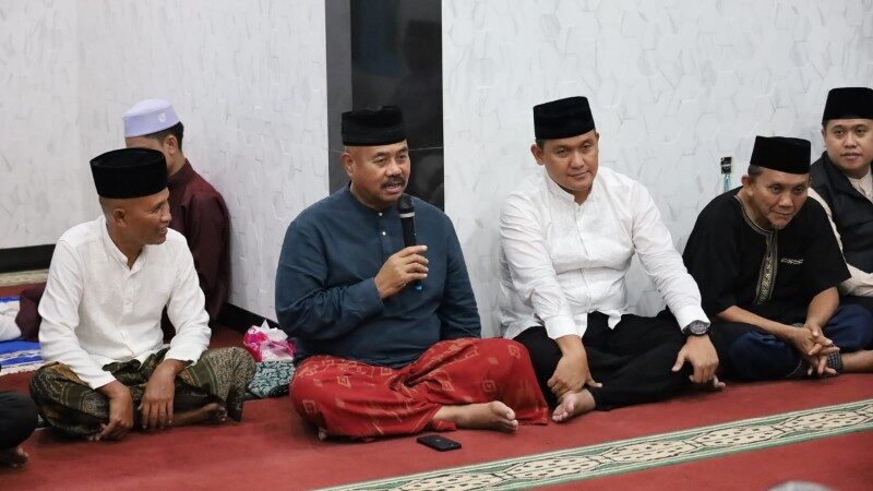 Bupati Edi Damansyah Hadiri Safari Subuh di Musholla Al Mubarok Kelurahan Timbau