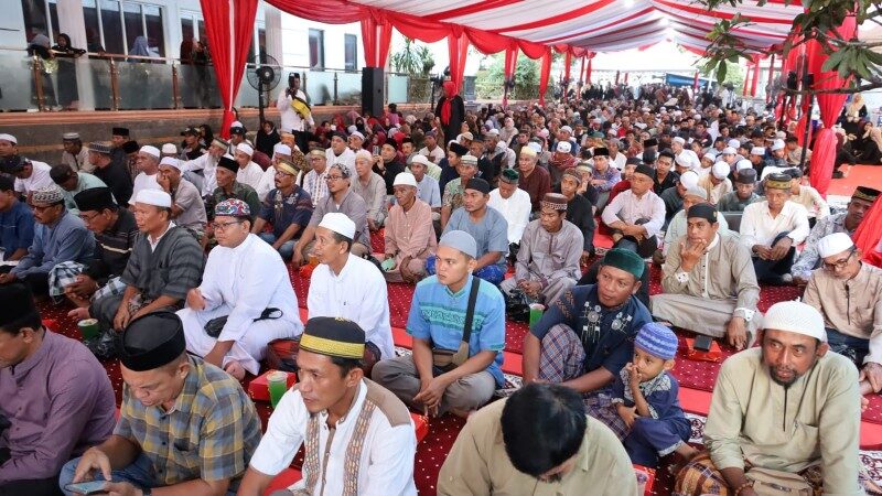 Wakil Bupati Rendi Solihin Bukber Dengan Masyarakat di Kecamatan Samboja