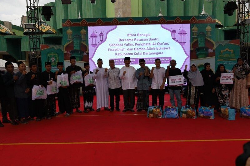 Sekda Sunggono Hadiri Doa Bersama Santri dan Bukber