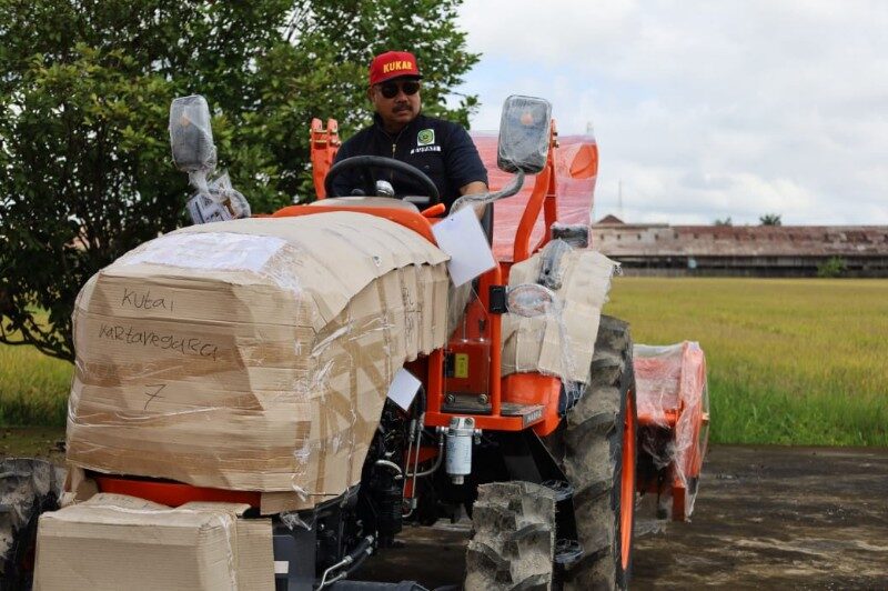 Bupati Dorong Pertanian Modern dengan Bantuan Alsintan