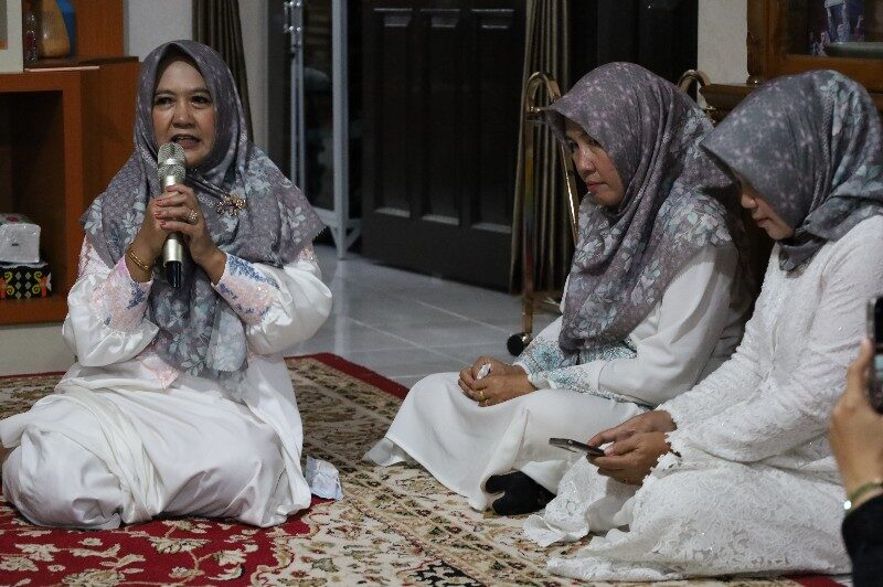 Ketua DWP Kukar Dapat Kejutan di Hari Ulang Tahunnya