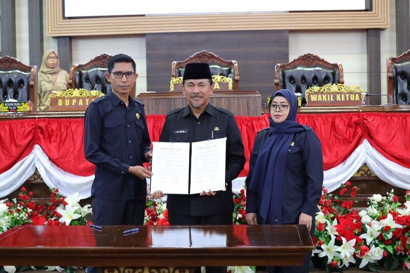 Pemkab Kukar Sampaikan LKPJ 2024 dalam Rapat Paripurna