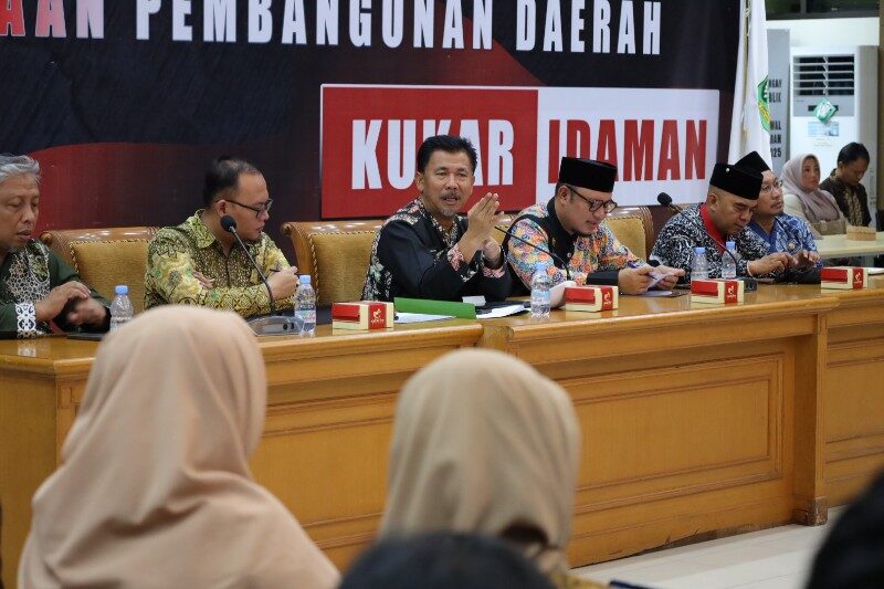 Sekda Kukar Pimpin Rapat Pemeriksaan Keuangan Tenggarong